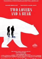 两个爱人和一只熊的海报