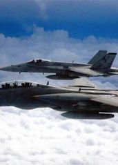 两架F14战斗机正面的海报