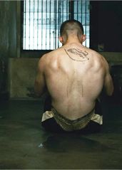 外国小伙入狱三个月，学会泰拳绝学，横扫监狱拳王！